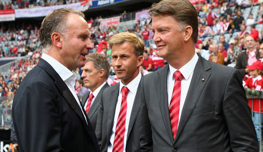 Karl-Heinz Rummenigge (l.) ist zufrieden mit der Arbeit von Louis van Gaal