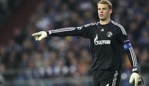 Das Rätselraten um die Zukunft von Schalke-Torwart Manuel Neuer geht weiter