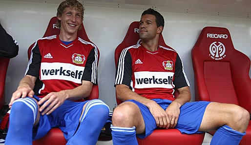 Gegen Mainz 05 musste Michael Ballack (r.) 90 Minuten auf der Bank Platz nehmen