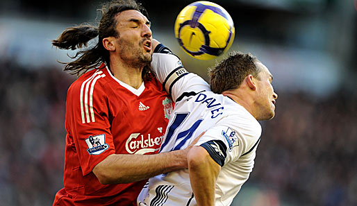 Innenverteidiger Sotirios Kyrgiakos (l.) wechselt vom FC Liverpool zum VfL Wolfsburg