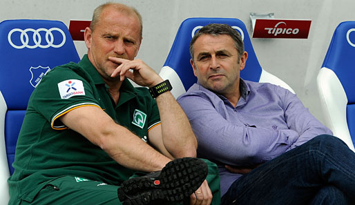 Werder-Manager Klaus Allofs (r.) will sich im oberen Drittel der Tabelle festsetzen