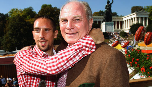 Franck Ribery und FC-Bayern-Präsident Uli Hoeneß: ein Herz und eine Seele