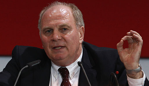 Uli Hoeneß vertraut auch den Rest der Saison auf den aktuellen Bayern-Kader