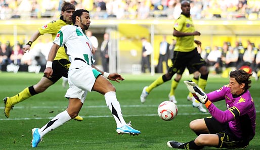 Ein paar seiner nur 114 Bundesligaminuten absolvierte Carlitos (2.v.l.) letzte Saison gegen den BVB