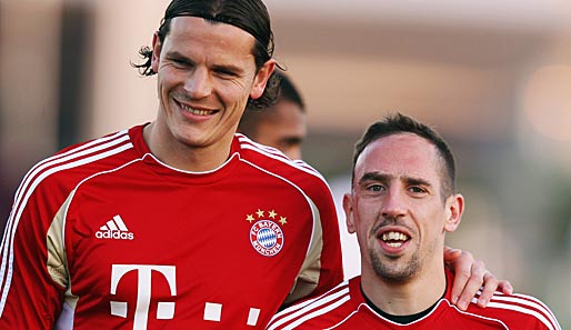 Daniel van Buyten (l.) mit seinem Kumpel Franck Ribery im Trainingslager in Katar