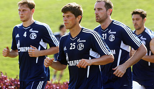 Einer soll bleiben, der andere gehen: Klaas-Jan Huntelaar (2.v.l.) und Christoph Metzelder (3.v.l.)