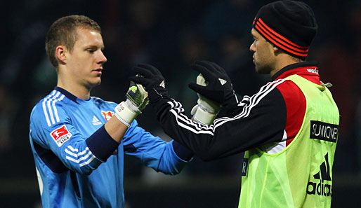 Bernd Leno (l.) will auf die Erfahrung von Michael Ballack nicht länger verzichten