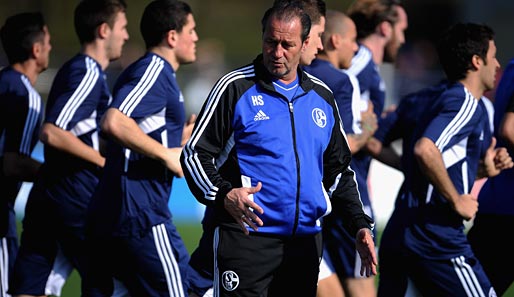 Huub Stevens musste sich mit einem kleinen Kader im Training begnügen