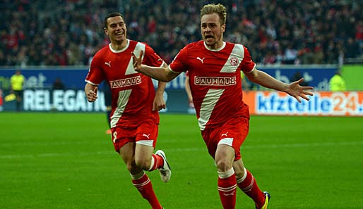 Maxi Beister (r.) schoss Düsseldorf schon nach 25 Sekunden mit 1:0 in Führung