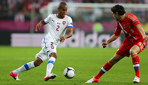 Machte bei der EURO 2012 von sich reden: Theodor Gebre Selassie (l.)