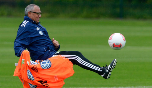 Ein paar Leibchen hat Felix Magath noch übrig. Sein Kader soll in zwei Wochen komplett sein