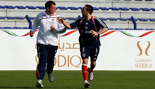 Philipp Laux (l.) hatte als Sportpsychologe bei den Bayern zuletzt mit Franck Ribery (r.) und Co. zu tun