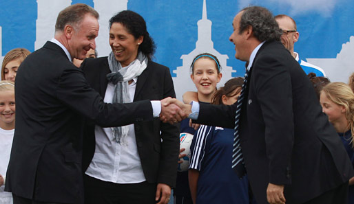 Bayern-Boss Karl-Heinz Rummenigge (l.) und UEFA-Präsident Michel Platini (r.)