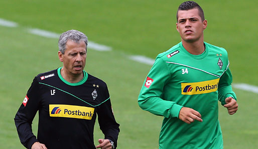 Lucien Favre (l.) kann auch während der Olympischen Spiele mit Granit Xhaka planen