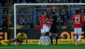 Fallou Diagne erhielt nach einem Foul an Robert Lewandowski die rote Karte