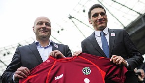 Tayfun Korkut (r.) steht seit einigen Tagen als Nachfolger von Mirko Slomka fest