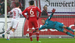 Jonatan Soriano erzielt vom Elfmeterpunkt aus das 2:0 für Salzburg