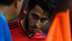 Hakan Calhanoglu wurde von einem Begleiter Töres mit einer Waffe bedroht