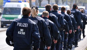 Immer wieder gibt es Diskussionen, wer die Polizeikosten bei Risikospielen trägt