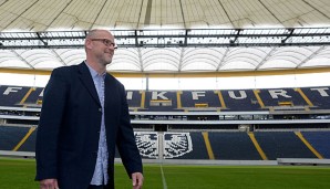 Thomas Schaaf und die Eintracht gaben die Verpflichtugn von Yusupha Yaffa bekannt