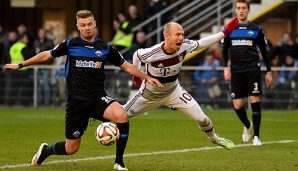 Florian Hartherz (l.) wurde nach seinem Foul an Robben des Feldes verwiesen