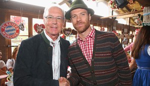 Franz Beckenbauer (l.) war jahrelang Präsident des FC Bayern