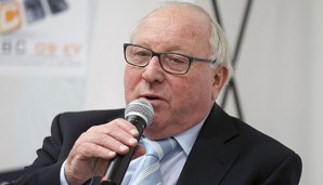 Uwe Seeler ist trotz des HSV-Aufschwungs skeptisch