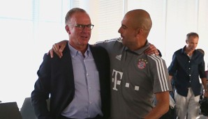 Es gibt viel zu bequatschen, doch die Bayern und ihr Trainer sehen noch genug Zeit dafür