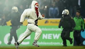 Beim Derby zwischen den beiden Rhein-Vereinen gibt es immer wieder hässliche Szenen