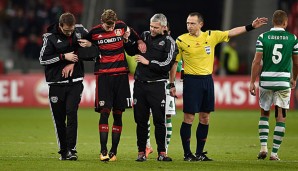 Stefan Kießling verlässt angeschlagen das Feld