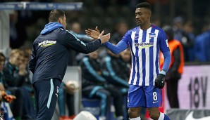 Salomon Kalou klatscht mit Pal Dardai ab