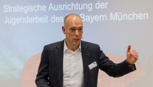 Dr. Karsten Schumann arbeitet als Wissenschaftlicher Mitarbeiter beim FCB