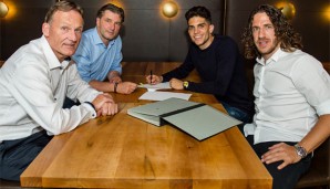 Illustre Runde: Watzke, Zorc, Bartra und sein Berater Puyol (v.l.)