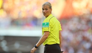 Bibiana Steinhaus pfeift regelmäßig in der zweiten Liga