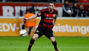 Roberto Hilbert steht bei Bayer 04 Leverkusen vor dem Absprung