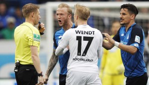 Christian Dingert (l.) beim wilden Acht-Tore-Kick zwischen Gladbach und Hoffenheim