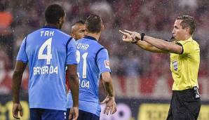 Tobias Stieler nutzte als erster Referee der Bundesliga-Geschichte den Video-Assistenten