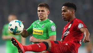 Thorgan Hazard im Zweikampf mit Leverkusens Wendell