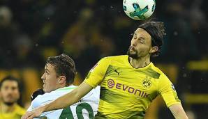 Neven Subotic beim Kopfballduell