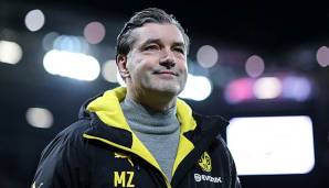 Michael Zorc am Spielfeldrand des BVBs