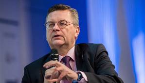 Reinhard Grindel kritisiert Urteil zu Polizeieinsätzen scharf.