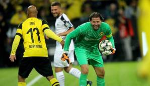 Roman Weidenfeller pariert den Elfmeter von Lukas Podolski - das kann doch kein Zufall sein.