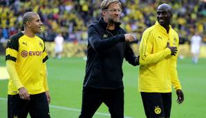 Kloppo direkt im Element und mit Anweisungen an Mo Zidan und Otto Addo. Der Liverpool-Coach meinte schmunzelnd, er sei noch nie in die Partie gegangen, in der er schon vor Anpfiff so viel Übergewicht im Mittelfeld gehabt hätte.