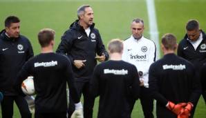 Adi Hütter und Eintracht Frankfurt stehen wieder auf dem Trainingsplatz - aber nur in Kleingruppen.