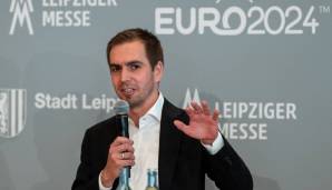 ABWEHR - PHILIPP LAHM: Führte den FCB als Kapitän zum Triple. Vier Jahre später beendete der Defensiv-Allrounder seine Karriere und ist aktuell als Chef des Organisationskomitees der EM 2024 tätig. Zudem Unternehmer.