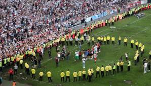 Pure Emotionen nach dem Klassenerhalt beim VfB Stuttgart.