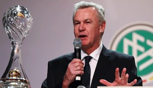 Hitzfeld stärkt seinem ehemaligen Spieler Salihamidzic den Rücken