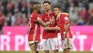 Xabi Alonso (M.) war von den Leistungen Thiagos beim FC Bayern besonders angetan.