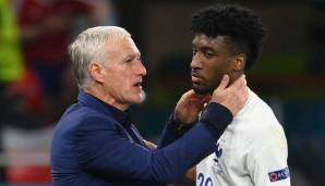 Kingsley Coman wurde von Frankreichs Nationaltrainer Didier Deschamps bei seiner Auswechslung getröstet.