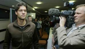 Die 1349 anwesenden Mitgliedern quittierten diese Entscheidung mit tosendem Applaus. Ballack wechselte im darauffolgenden Sommer ablösefrei zum FC Chelsea. Auch bei seinem Abschiedsspiel im Mai 2006 gab es Pfiffe.